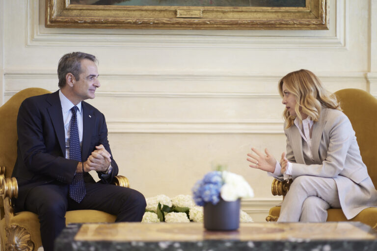Συνάντηση Μητσοτάκη – Μελόνι: Στο επίκεντρο θέματα άμυνας, μεταναστευτικού και οι ελληνικοί σιδηρόδρομοι