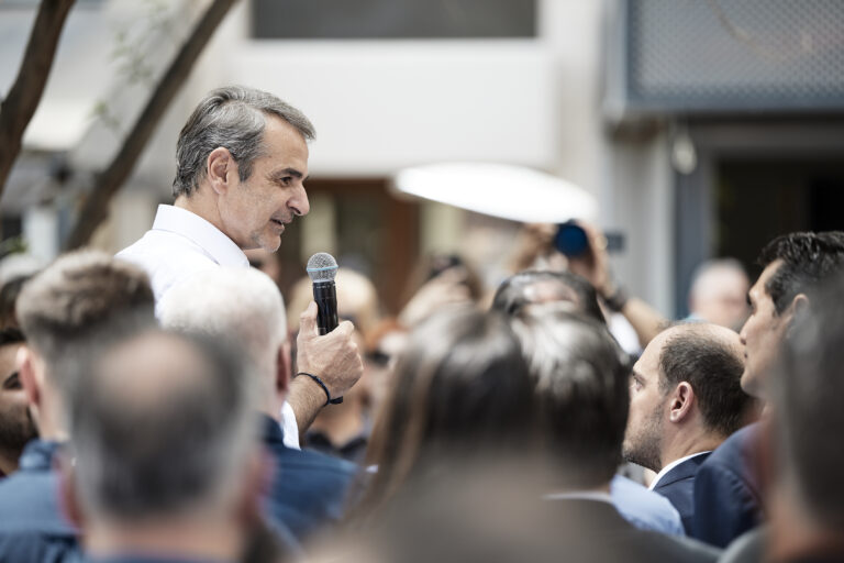 Κ. Μητσοτάκης σε συγκέντρωση πολιτών στα Μέγαρα: Οι εκλογές θα γίνουν το 2027 – Να μην ξεχνάμε ότι οι φωνές του λαϊκισμού πάντα καραδοκούν