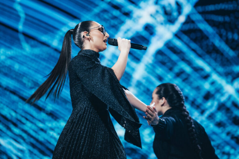 Eurovision: Ρεκόρ 15ετίας σημείωσε ο Β’ Ημιτελικός-θρίλερ με τη συγκλονιστική ερμηνεία και πρόκριση της Klavdia – Τηλεθέαση έως και 64%