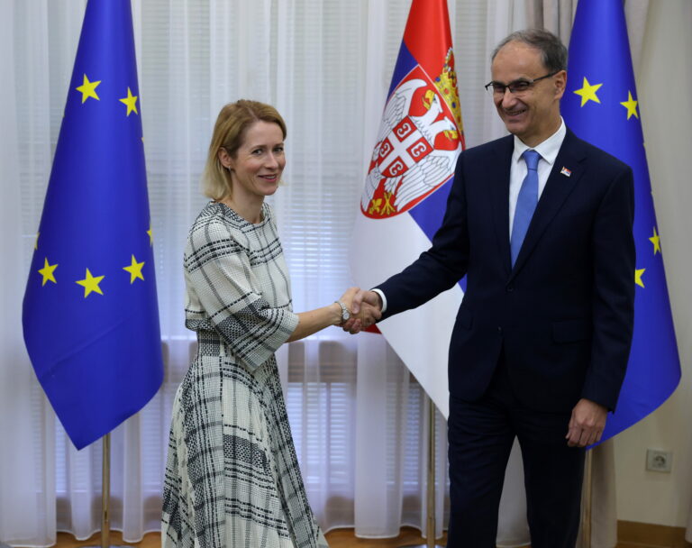 Πράξεις και όχι μόνο λόγια, ζήτησε από την πολιτική ηγεσία της Σερβίας η Επίτροπος Κάγια Κάλας  