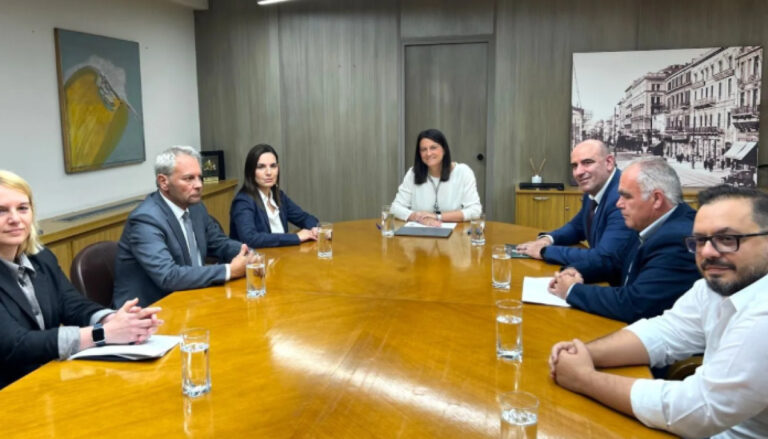 Συνάντηση Κεραμέως – Κεφαλογιάννη με ΠΟΕΕΤ για εργαζόμενους στον τουρισμό