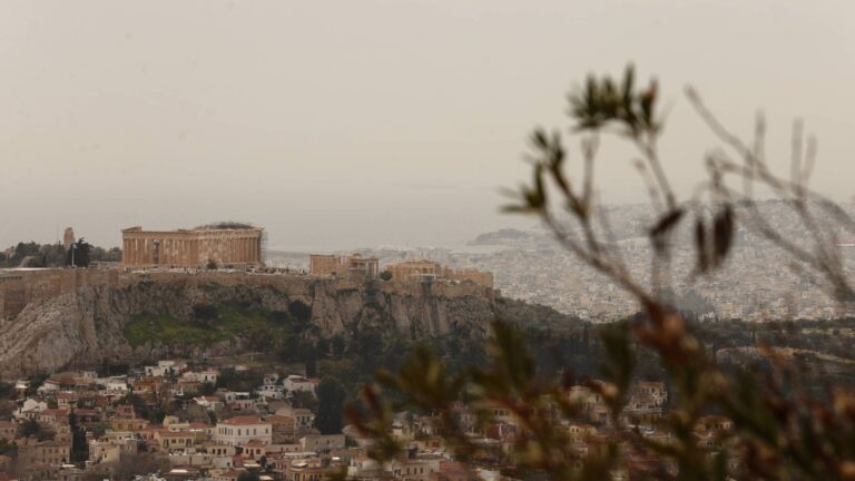 Μικρή άνοδος της θερμοκρασίας σήμερα: Έως τους 35 βαθμούς θα σκαρφαλώσει ο υδράργυρος – Ευνοείται και η μεταφορά αφρικανικής σκόνης