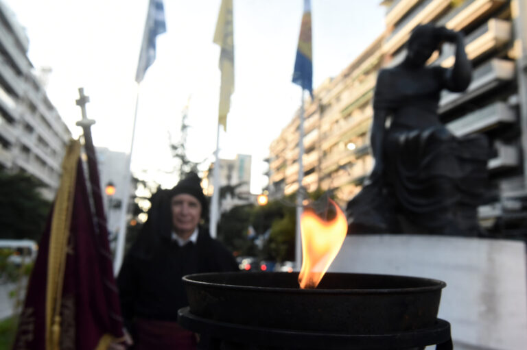 Θεσσαλονίκη: Άναψε η «Φλόγα της Μνήμης» για τα θύματα των Ελλήνων του Πόντου– Εκδήλωση του κεντρικού δήμου