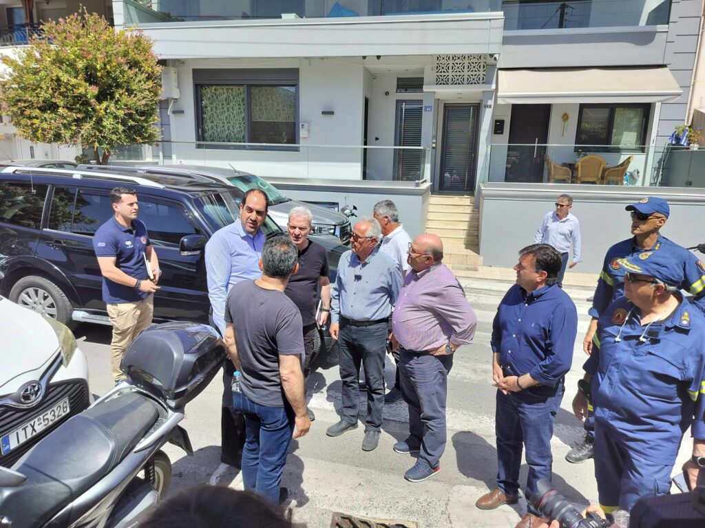 Ηράκλειο – Γ. Κεφαλογιάννης: «Κανένα ζήτημα ανησυχίας για την ασφάλεια των κτιρίων» – Αυτοψία μετά το σεισμό των 6,1 Ρίχτερ 3 Ηράκλειο – Γ. Κεφαλογιάννης: “Κανένα ζήτημα ανησυχίας για την ασφάλεια των κτιρίων” – Αυτοψία μετά το σεισμό των 6,1 Ρίχτερ
