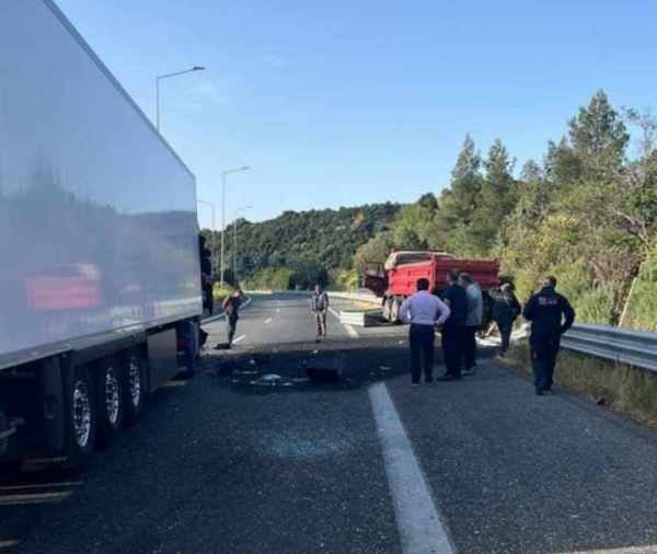 Τροχαίο με φορτηγό και νταλίκα στην Περιμετρική της Πάτρας – Χωρίς τραυματισμούς, κλειστό το ρεύμα προς Πύργο