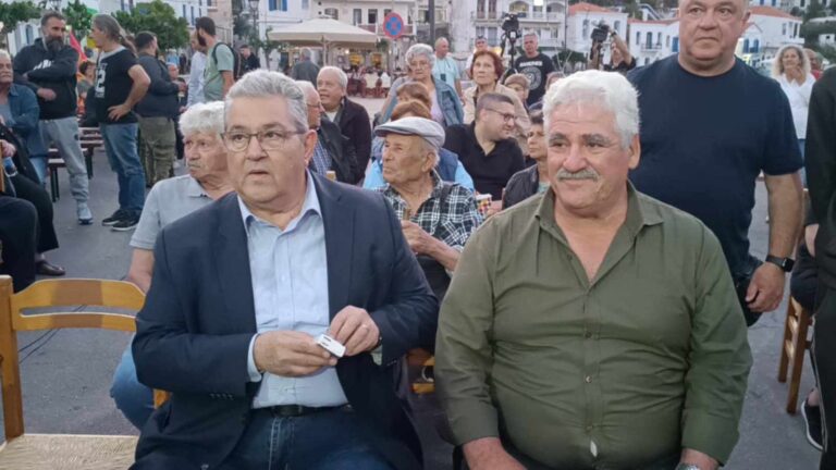 Στην Ικαρία για δεύτερη μέρα ο Δ. Κουτσούμπας – Στο επίκεντρο τα προβλήματα του νησιού και οι ανεμογεννήτριες