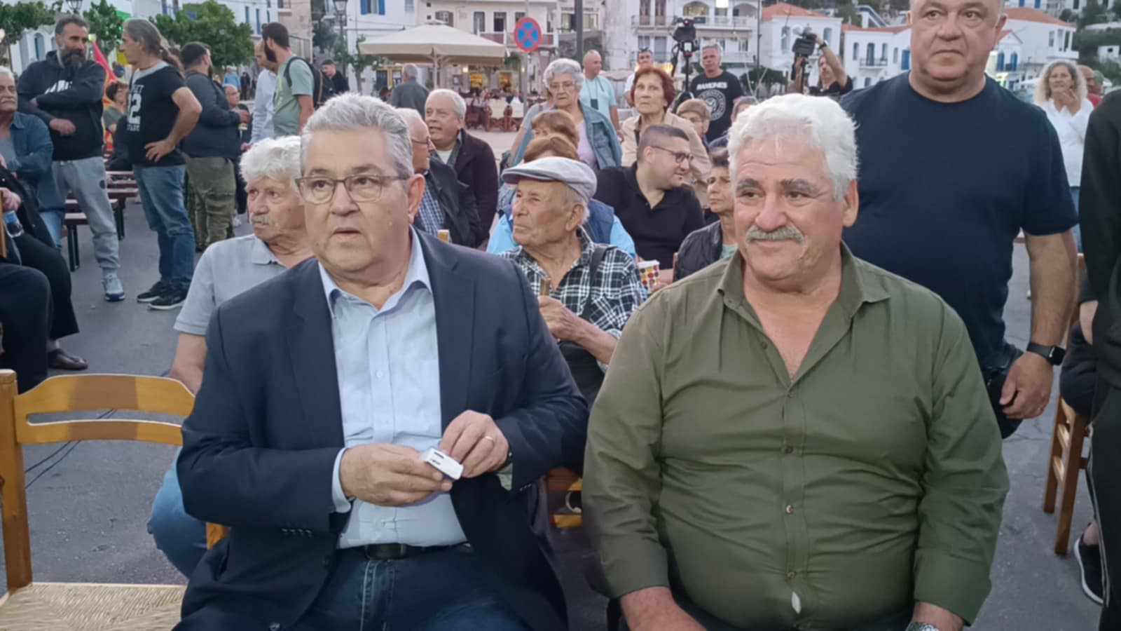 Στην Ικαρία για δεύτερη μέρα ο Δ. Κουτσούμπας – Στο επίκεντρο τα προβλήματα του νησιού και οι ανεμογεννήτριες