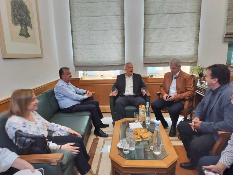 Ηράκλειο: Έκτακτη σύσκεψη υπό τον υπουργό Μεταναστευτικής Πολιτικής Μ. Βορίδη – “Σύντομα συμφωνία με Λιβύη για τον έλεγχο των ροών”