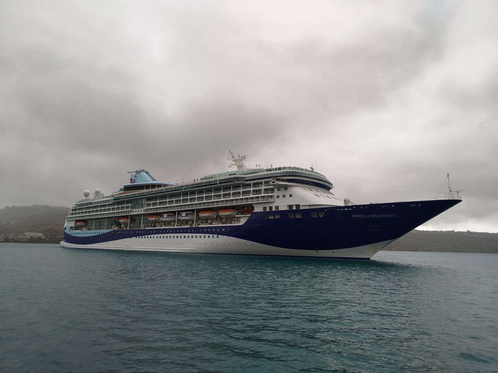 Χανιά: Το κρουαζιερόπλοιο Marella Discovery 2 στο λιμάνι της Σούδας