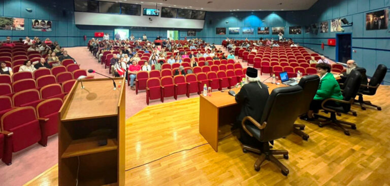 Δημητριάδος Ιγνάτιος: «Δώστε χώρο στα παιδιά σας να αναπτυχθούν» – Ολοκληρώθηκε η Σχολή Γονέων Βόλου
