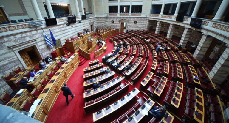 Βουλή: Ψηφίστηκε ο νέος αναπτυξιακός νόμος – Πάνω από 1 δισ. ευρώ οι πόροι που θα διατεθούν