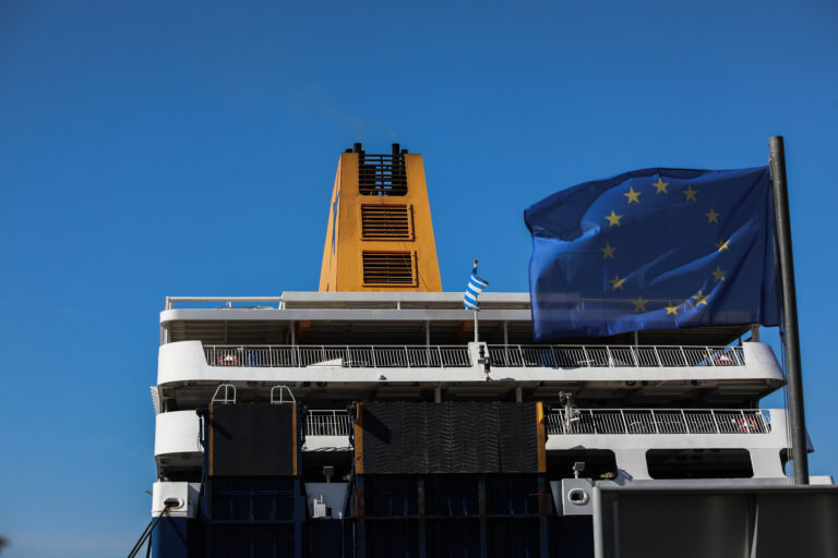 Εκπτώσεις σε ακτοπλοϊκά και αεροπορικά εισιτήρια για τους αναπληρωτές εκπαιδευτικούς τα Χριστούγεννα