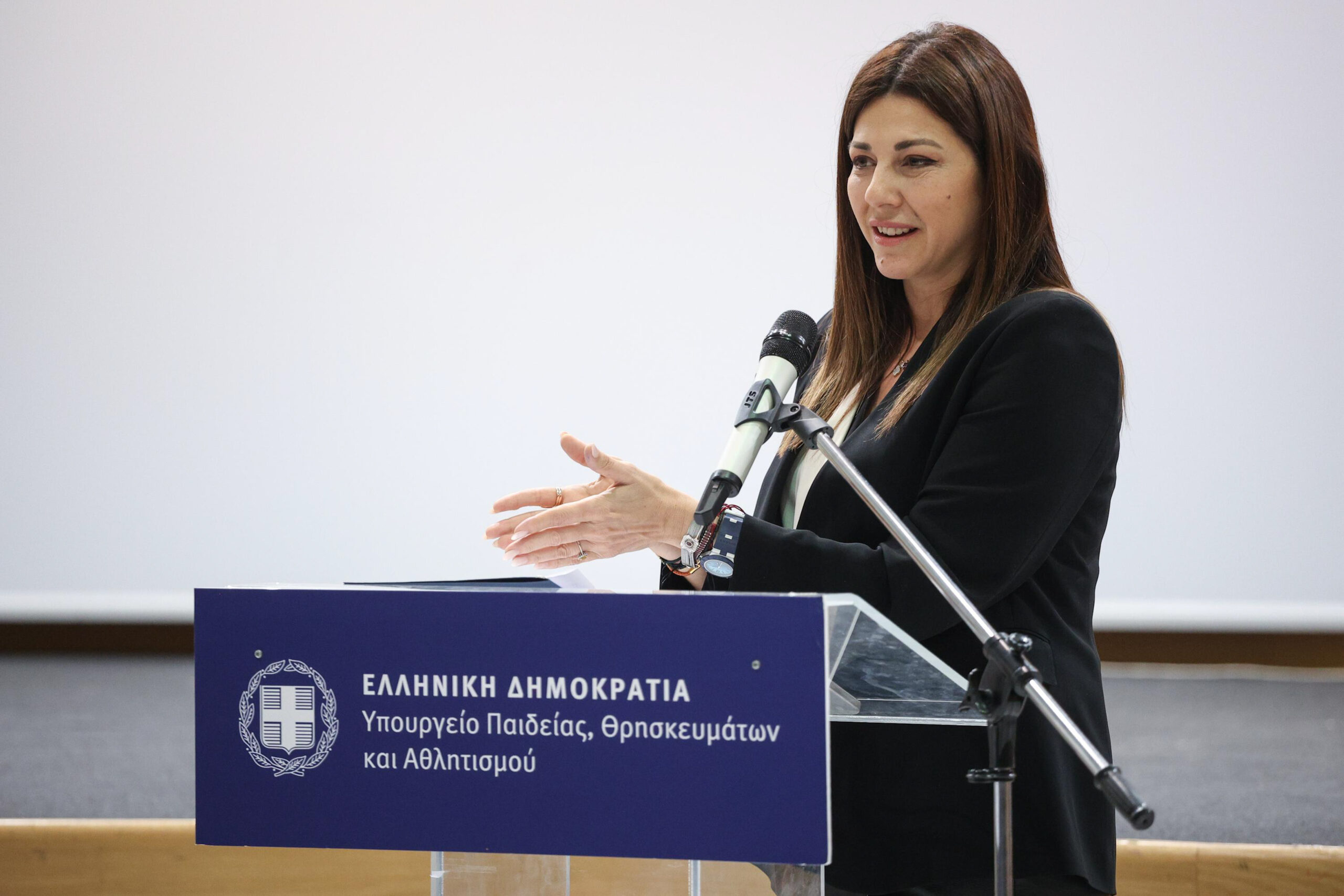 ΣΥΝΑΝΤΗΣΗ ΤΗΣ ΥΠΟΥΡΓΟΥ ΠΑΙΔΕΙΑΣ ΣΟΦΙΑΣ ΖΑΧΑΡΑΚΗ ΜΕ ΤΟΥΣ ΔΙΕΥΘΥΝΤΕΣ Α'ΘΜΙΑΣ ΚΑΙ Β'ΒΑΘΜΙΑΣ ΕΚΠΑΙΔΕΥΣΗΣ (ΓΡΑΦΕΙΟ ΤΥΠΟΥ ΥΠΟΥΡΓΕΙΟΥ ΠΑΙΔΕΙΑΣ/EUROKINISSI)