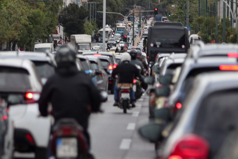 Συνωστισμός στο myCar για τέλη κυκλοφορίας με το μήνα: Αυξάνονται οι οδηγοί του… καλοκαιριού – Τα «ψιλά γράμματα» και τα πρόστιμα