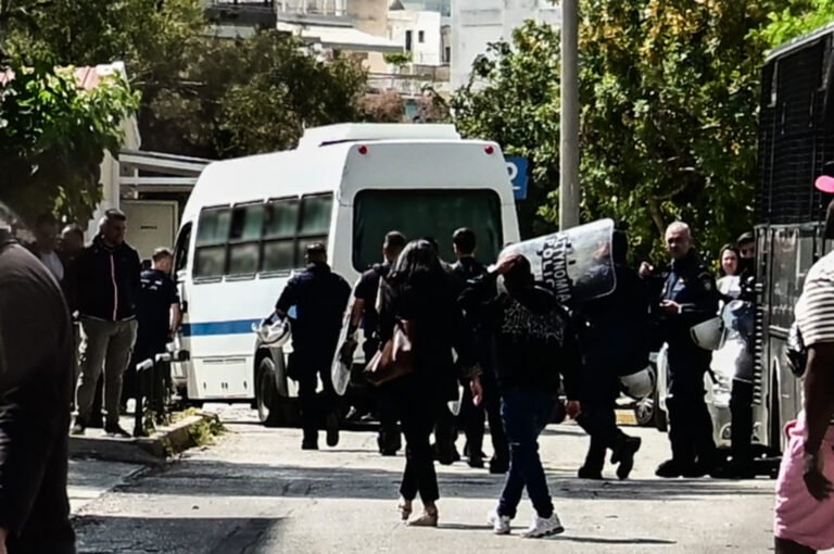 Eπίθεση στη Νομική: Ποινική δίωξη για ένα κακούργημα και οκτώ πλημμελήματα σε βάρος των έξι συλληφθέντων