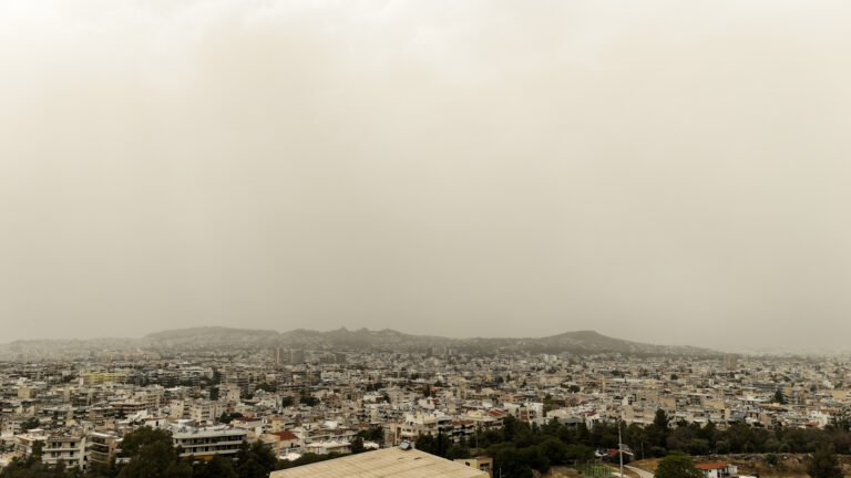 Αραιές νεφώσεις σήμερα σε όλη τη χώρα – Ευνοείται η μεταφορά αφρικανικής σκόνης