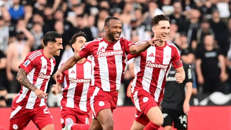 ΟΦΗ – Ολυμπιακός 0-2: Οι ερυθρόλευκοι κατέκτησαν το νταμπλ στα 100 τους χρόνια