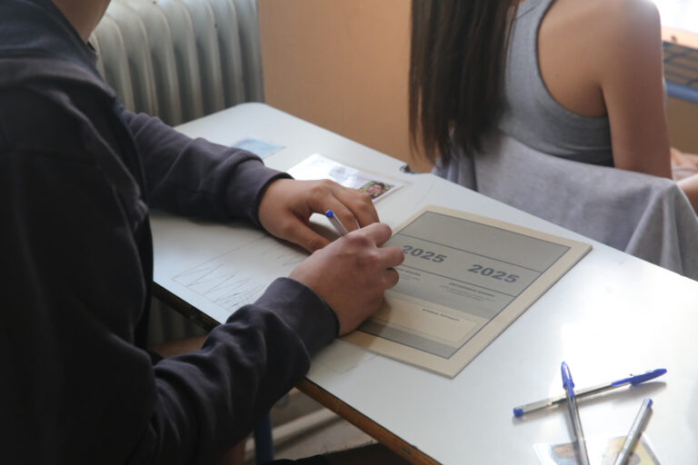 Πανελλαδικές 2025: Για τη δημιουργικότητα των μαθητών τα θέματα σε Νεοελληνική Γλώσσα και Λογοτεχνία – Οι απαντήσεις και ο σχολιασμός από την ΟΕΦΕ