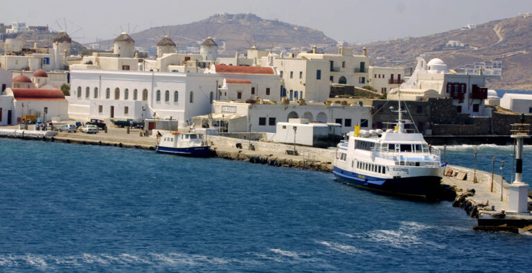 Πρόσκρουση του ταχύπλοου «SUPER EXPRESS» στη Mύκονο – Απαγόρευση απόπλου μέχρι να ολοκληρωθεί ο τεχνικός έλεγχος