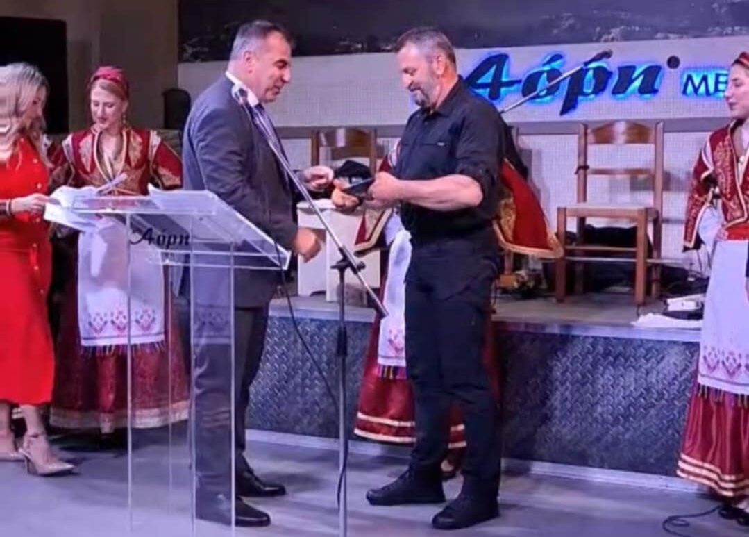 Η Ένωση απανταχού Σφακιανών βράβευσε τον αεικίνητο διασώστη των Λευκών Ορέων, Σ. Πλυμάκης