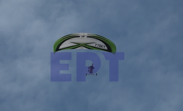 Θεαματικές πτήσεις με Γάλλους «Paramators» στο Επιτάλιο Πύργου (ηχητικό)
