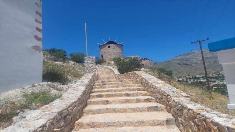 Αποκαθίστανται οι παραδοσιακοί ανεμόμυλοι της Καλύμνου
