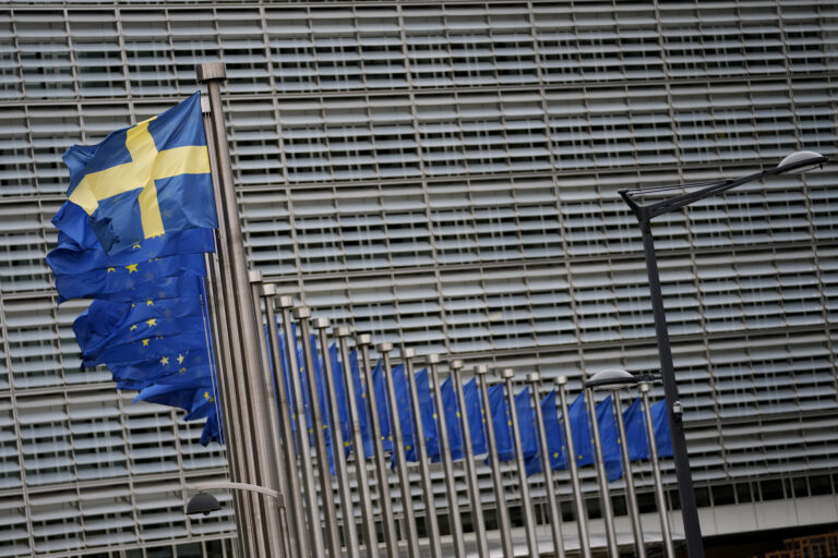 Σουηδία: Η κυβέρνηση επισπεύδει τις προσπάθειες για την ανάκληση της σουηδικής υπηκοότητας ανθρώπων με διπλή ιθαγένεια – Στόχος τα μέλη συμμοριών