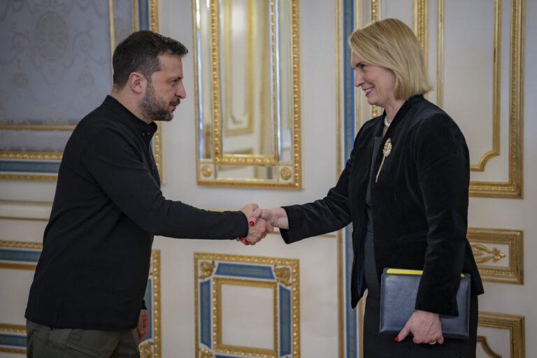 Η πρώην πρέσβειρα των ΗΠΑ στην Ουκρανία λέει ότι παραιτήθηκε επειδή διαφωνούσε με την εξωτερική πολιτική του Τραμπ