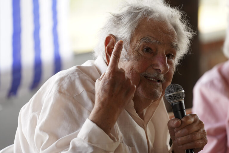 Ουρουγουάη: Ο πρώην πρόεδρος Μουχίκα, ο οποίος πάσχει από καρκίνο τελικού σταδίου, λαμβάνει παρηγορητική φροντίδα