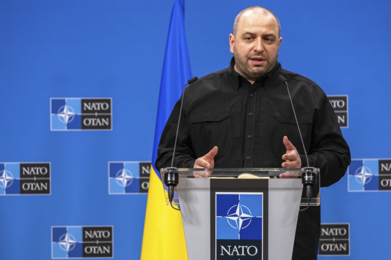Ο Ουκρανός υπ. Άμυνας προτρέπει τη Ρωσία να στείλει άμεσα στο Κίεβο τη δική της εκδοχή του μνημονίου για την ειρηνευτική διαδικασία