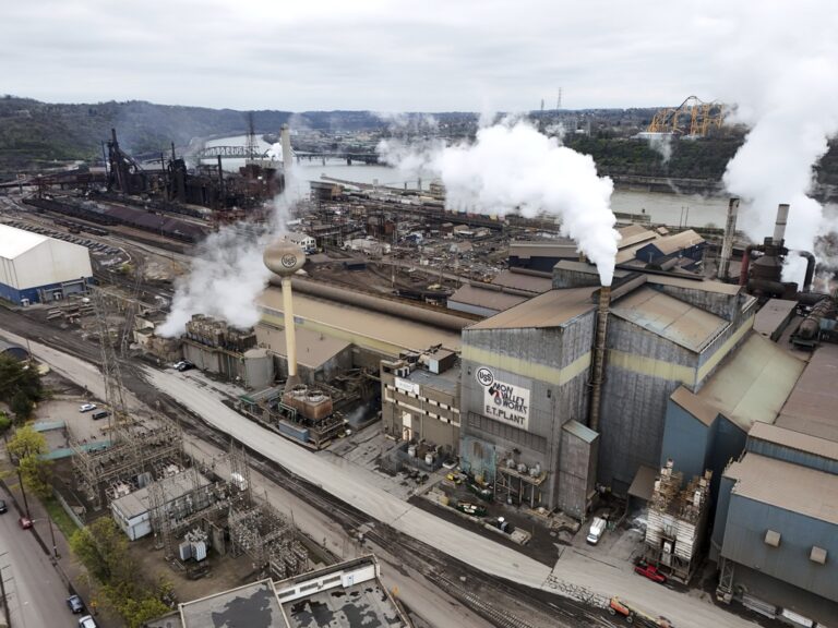 ΗΠΑ: Η US Steel θα παραμείνει στις ΗΠΑ, ανακοίνωσε ο Τραμπ