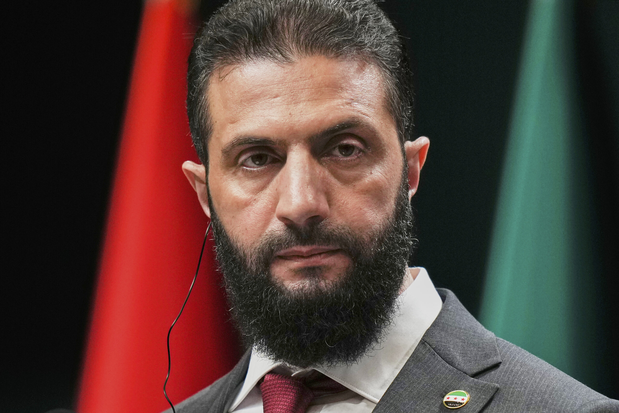 Ένας Πύργος Τραμπ στη Δαμασκό – Πώς ο αλ Σάρα επιδιώκει να δελεάσει τον πρόεδρο των ΗΠΑ για την άρση των κυρώσεων σε βάρος της Συρίας