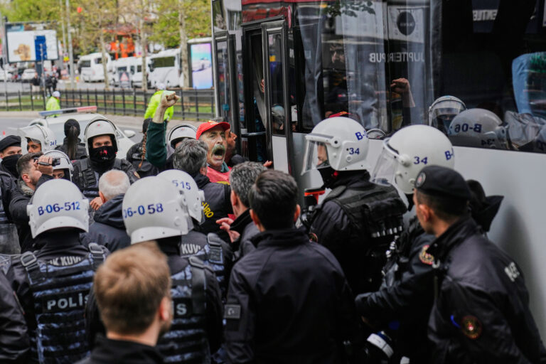 Τουρκία: 384 συλλήψεις και 52.656 αστυνομικοί στους δρόμους για την Πρωτομαγιά