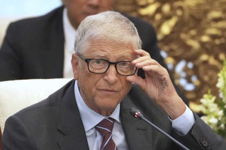 Μπιλ Γκέιτς: Δεσμεύτηκε να δωρίσει σχεδόν όλη την περιουσία του τα επόμενα 20 χρόνια – Κατηγορεί τον Ίλον Μασκ ότι βλάπτει τους φτωχούς