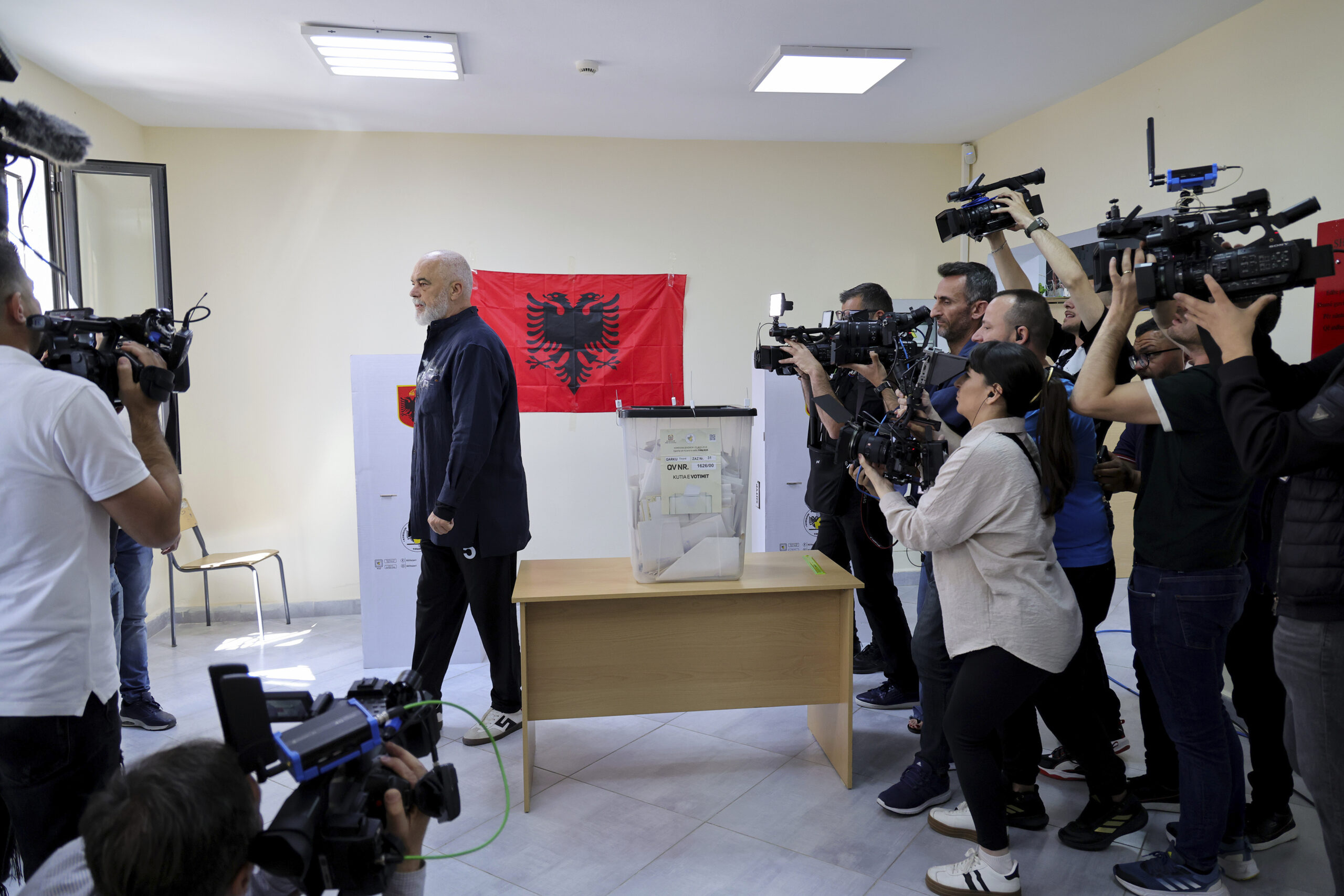 Εκλογές στην Αλβανία: Κυριαρχία Έντι Ράμα δείχνουν τα exit poll – Το ΕΡΤNews σε Τίρανα και Χειμάρρα