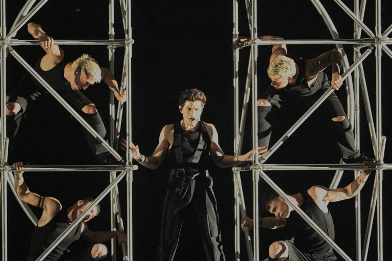 Eurovision 2025 – Βίντεο: Η εμφάνιση του Theo Evan της Κύπρου στον Α’ ημιτελικό για το «εισιτήριο» πριν από τον τελικό του Σαββάτου