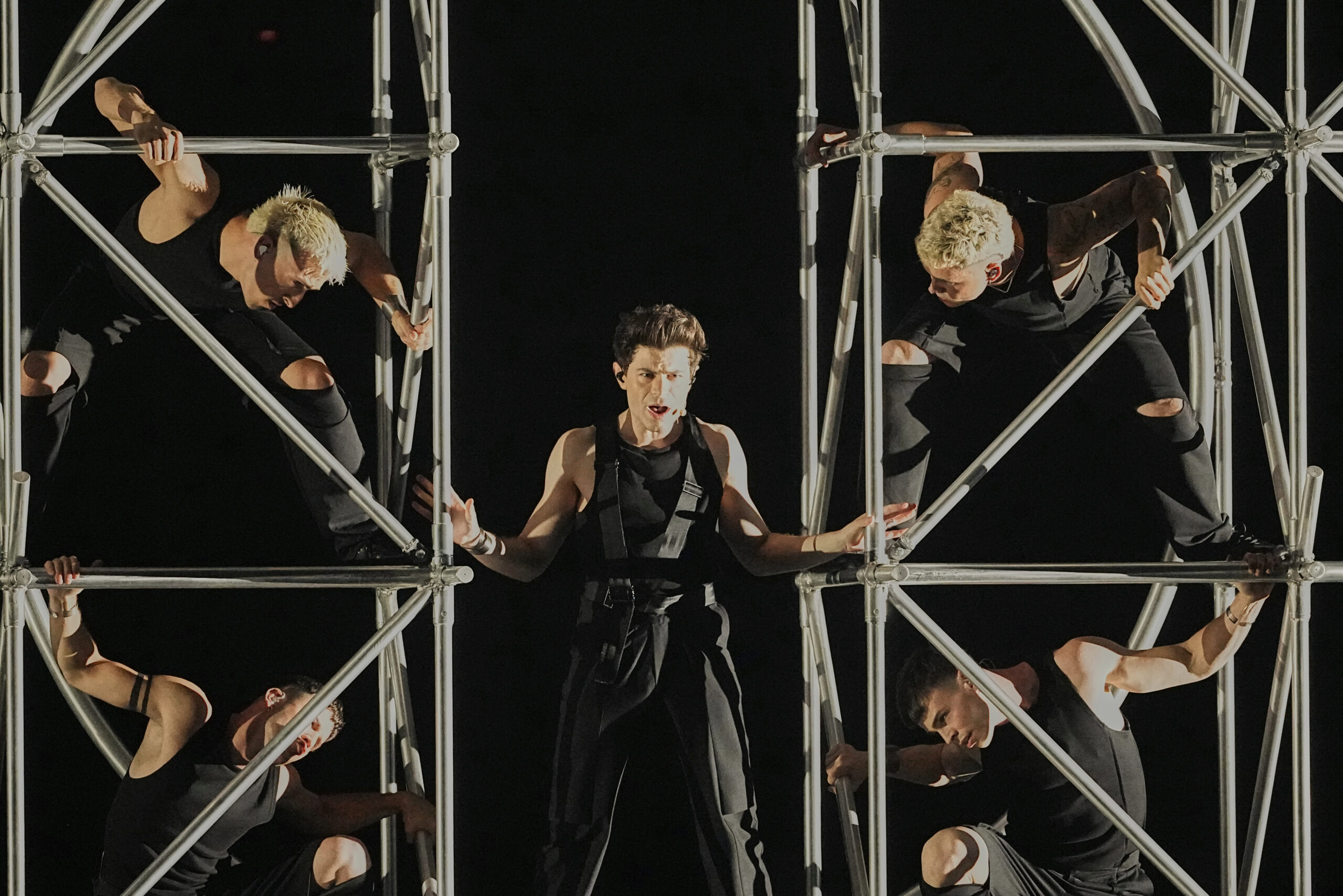 Eurovision 2025 – Βίντεο: Η εμφάνιση του Theo Evan της Κύπρου στον Α’ ημιτελικό για το «εισιτήριο» πριν από τον τελικό του Σαββάτου