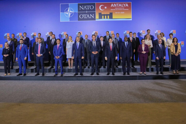Σύνοδος ΥΠΕΞ ΝΑΤΟ: Συγκρατημένη αισιοδοξία για τις συνομιλίες Ρωσίας και Ουκρανίας – Επί τάπητος η αύξηση των αμυντικών δαπανών