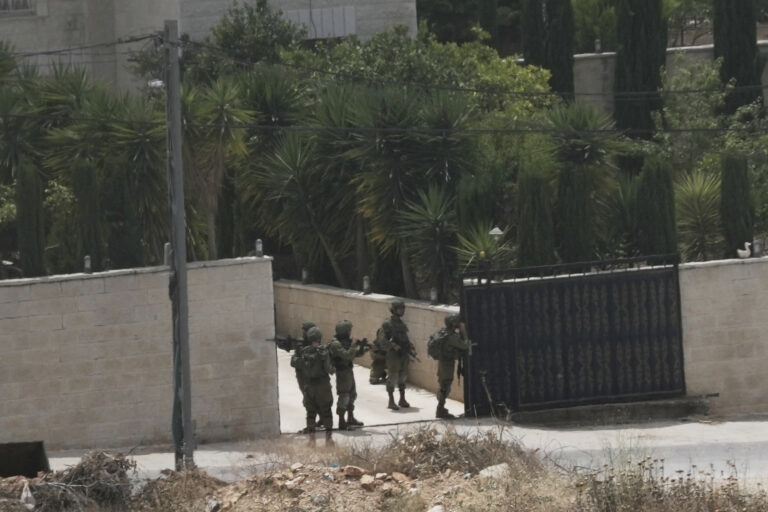 Το Ισραήλ θα χρησιμοποιήσει «όλα τα μέσα» για να βρει αυτούς που σκότωσαν Ισραηλινή έγκυο στη Δυτική Όχθη, ανακοίνωσε ο στρατός
