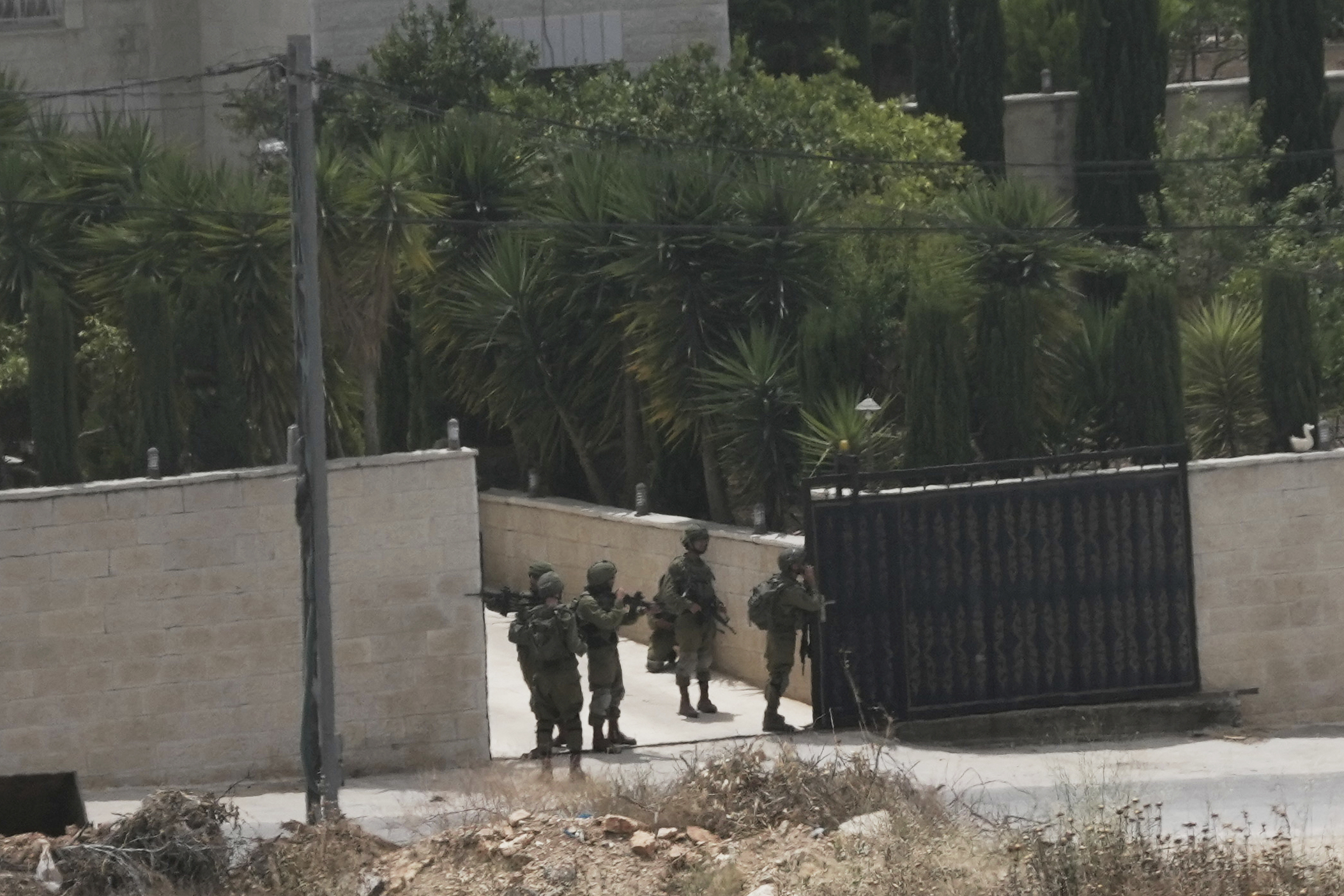 Το Ισραήλ θα χρησιμοποιήσει «όλα τα μέσα» για να βρει αυτούς που σκότωσαν Ισραηλινή έγκυο στη Δυτική Όχθη, ανακοίνωσε ο στρατός