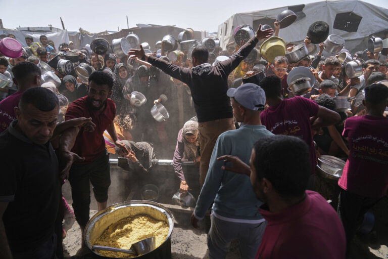 UNRWA: Το μόνο που εισέρχεται τώρα στη Γάζα είναι βόμβες – Διεθνείς πιέσεις για την ανθρωπιστική βοήθεια