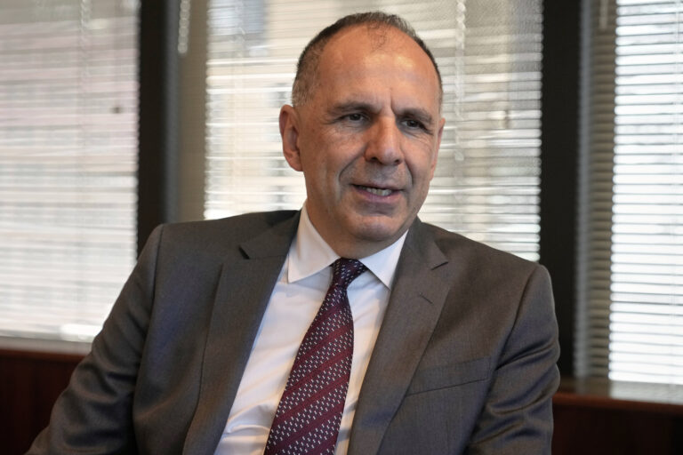 Γ. Γεραπετρίτης στο AP: Η Ελλάδα στο πλευρό της Ουκρανίας – Να σταματήσει ο «εφιάλτης» στη Γάζα