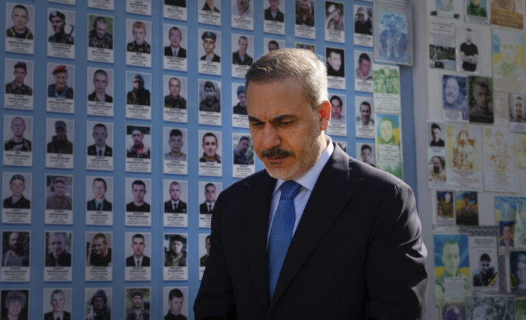 Διπλωματικές επαφές Φιντάν στο Κίεβο με το βλέμμα στη συνάντηση της Κωνσταντινούπολης