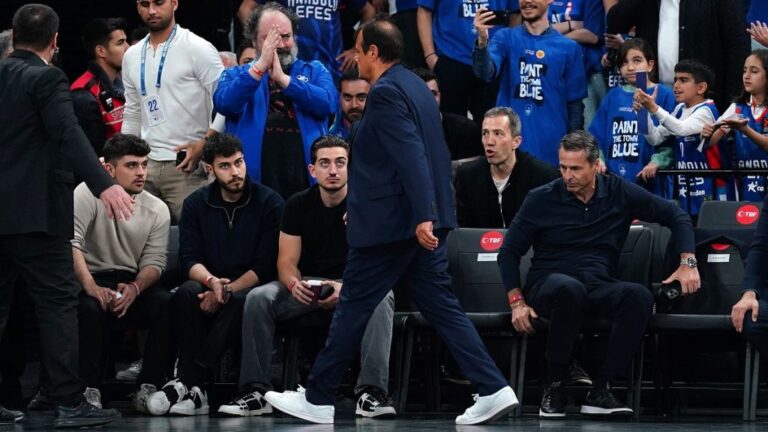 Έξαλλος ο Aταμάν αποχώρησε πριν το φινάλε του Εφές – Παναθηναϊκός