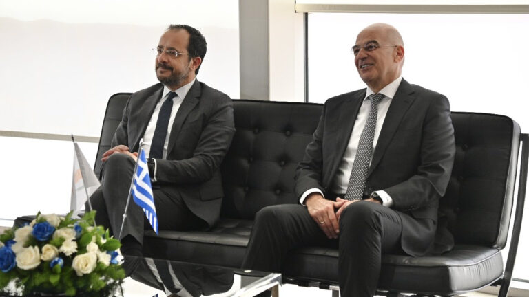 Τετ-α-τετ Ν. Δένδια με τον Ν. Χριστοδουλίδη στο πλαίσιο της διεθνούς έκθεσης Άμυνας και Ασφάλειας DEFEA