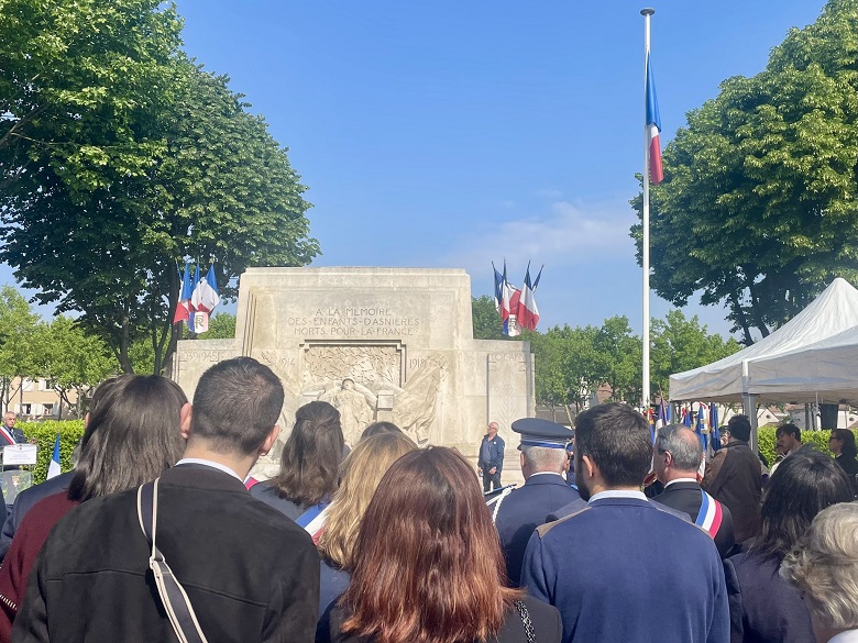 Με Νανά Μούσχουρη η γιορτή για τα 80 χρόνια από την λήξη του Β’ Παγκοσμίου πολέμου στην Ευρώπη 