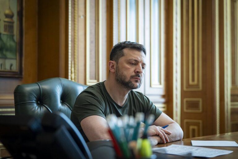 «Γρίφος» για το τραπέζι των διαπραγματεύσεων στην Κωνσταντινούπολη – Επιμένει ο Ζελένσκι για τριμερή με Πούτιν και Τραμπ