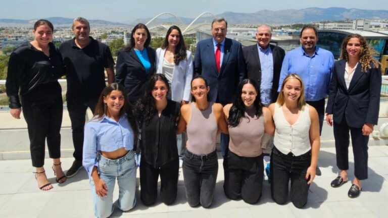 Η λάμψη της Εθνικής ομάδας πόλο γυναικών στην Ελληνική Ολυμπιακή Επιτροπή (video)