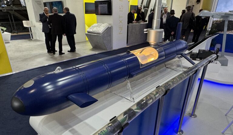 BlueWhale: Μνημόνιο συνεργασίας Israel Aerospace Industries και ΕΑΒ για ένταξη του αυτόνομου υποβρύχιου συστήματος στο Πολεμικό Ναυτικό