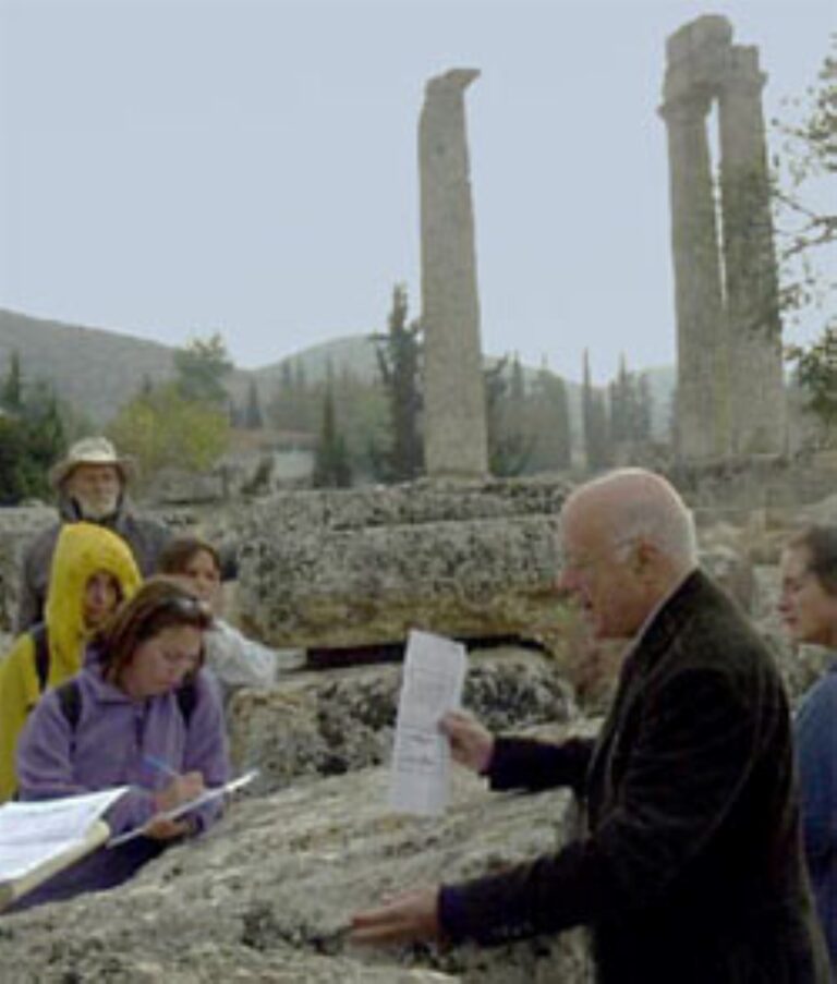 Θα τιμηθεί στην Αρχαία Κόρινθο ο καθηγητής Charles Kaufman Williams II